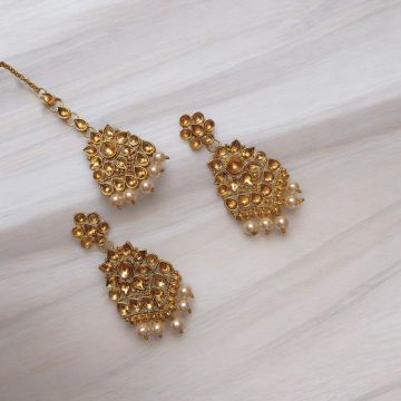 kundan earring and maangtika set