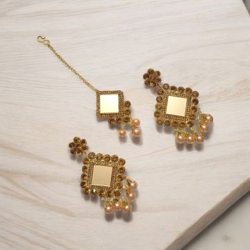 square golden earring and mangtika set